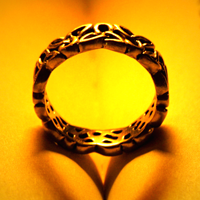 細かな装飾が美しい指輪